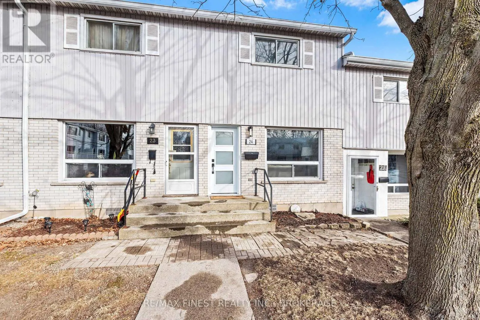 24 - 4427 BATH ROAD, #24