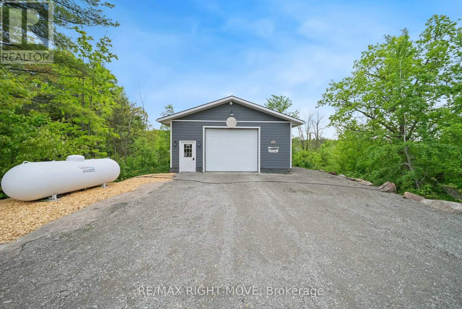 1432 HONEY HARBOUR ROAD