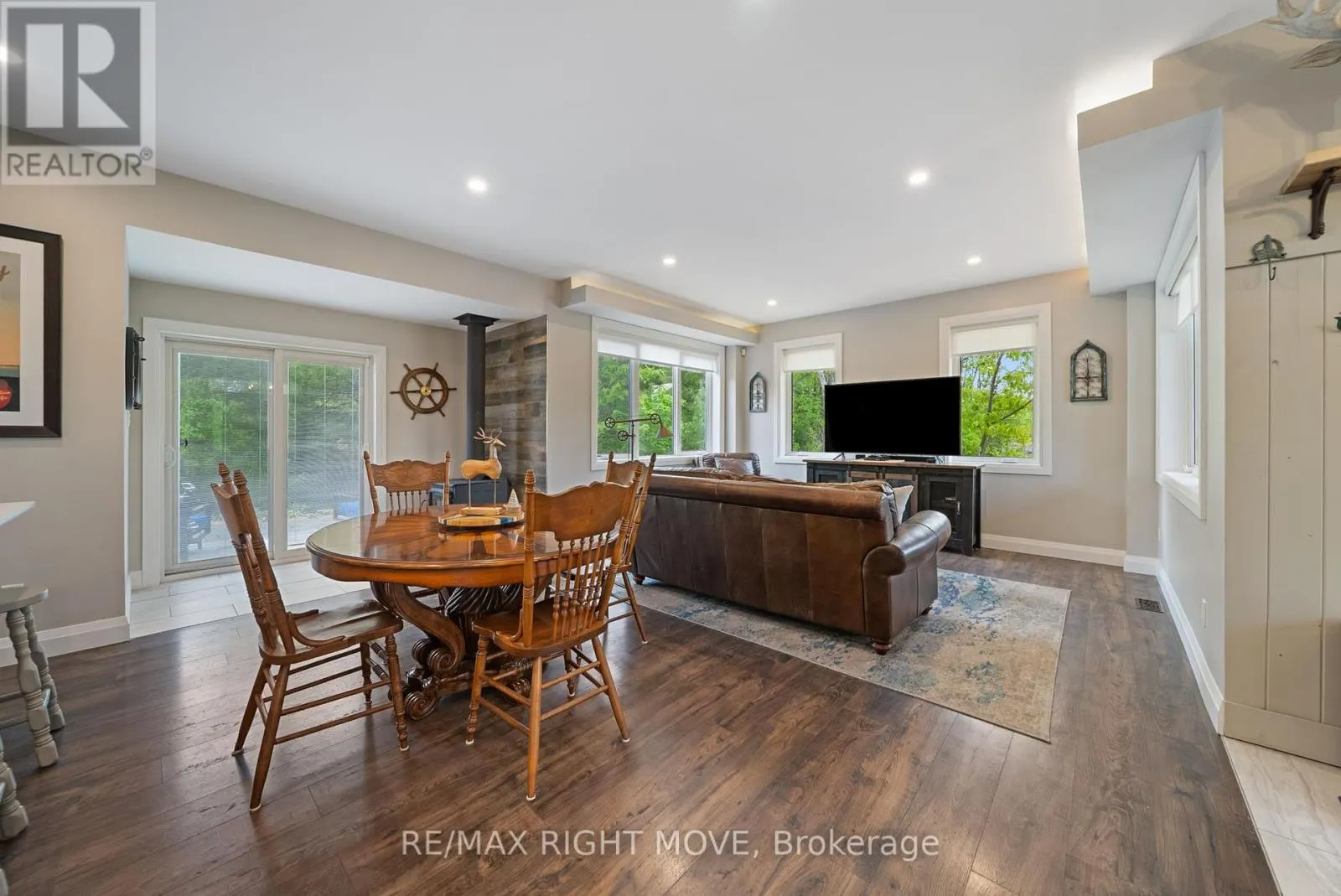 1432 HONEY HARBOUR ROAD