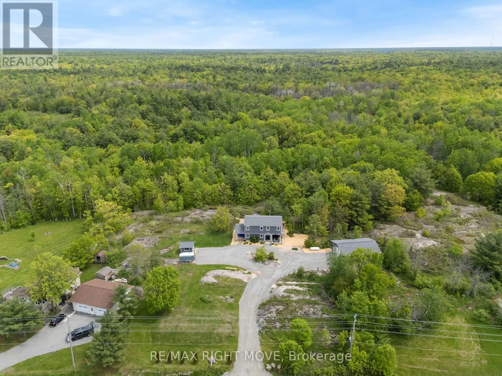1432 HONEY HARBOUR ROAD