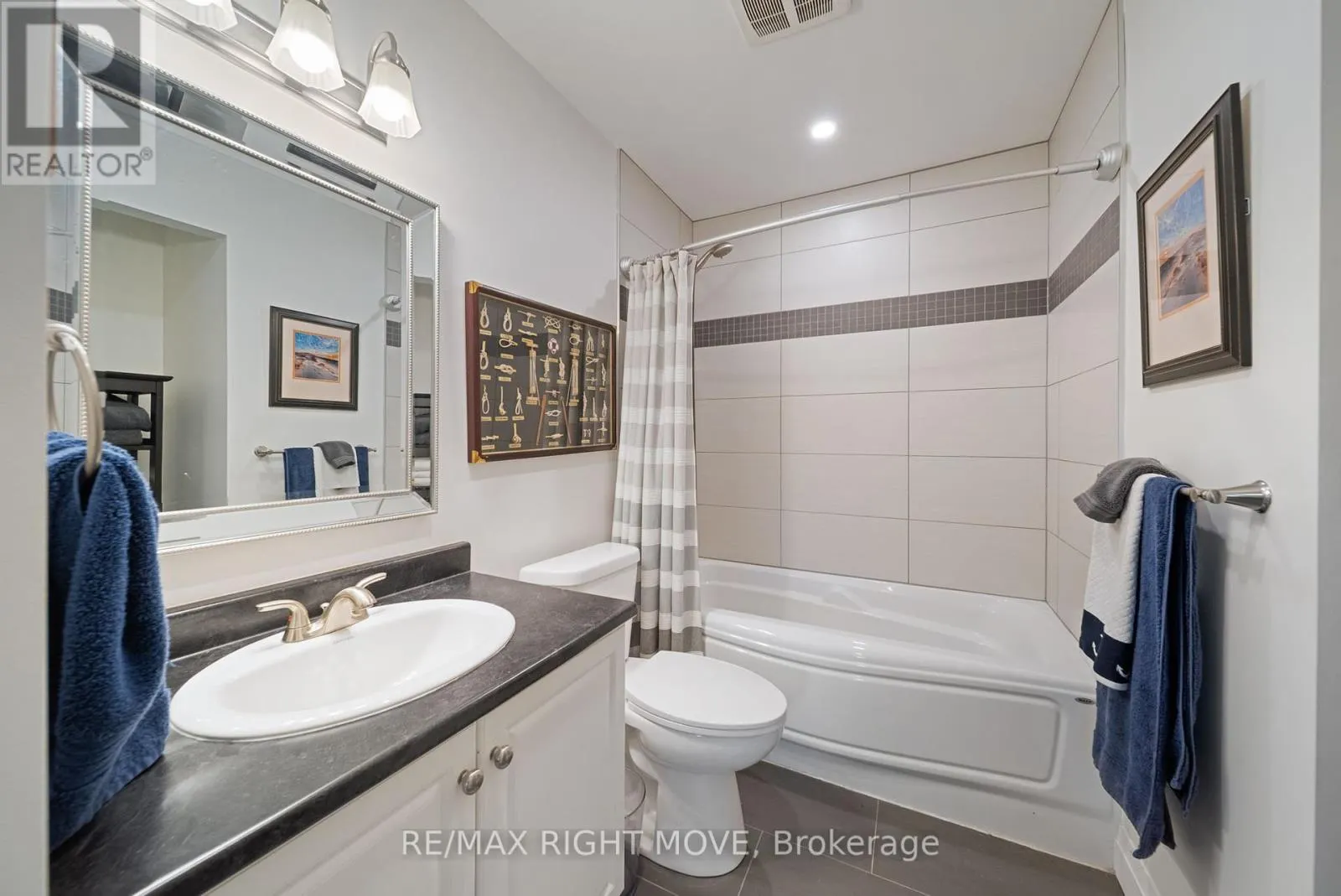 1432 HONEY HARBOUR ROAD