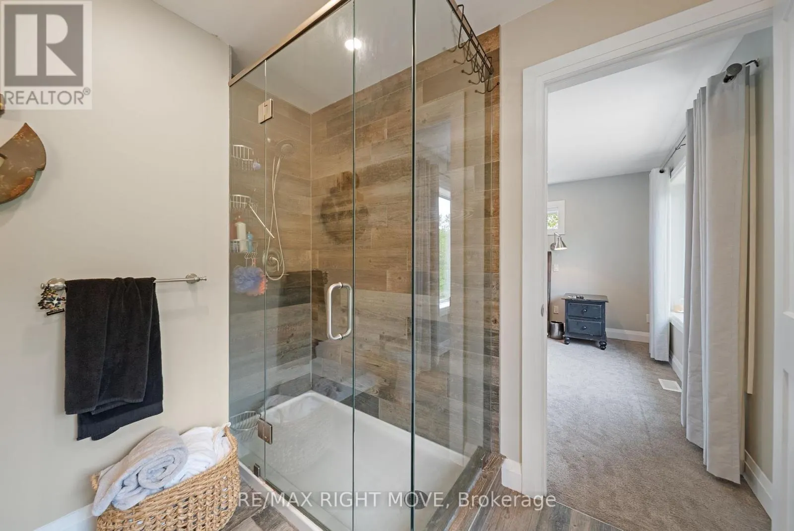 1432 HONEY HARBOUR ROAD