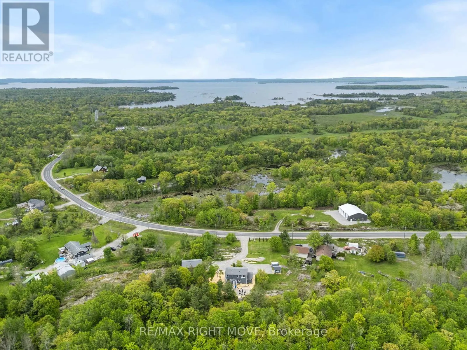 1432 HONEY HARBOUR ROAD