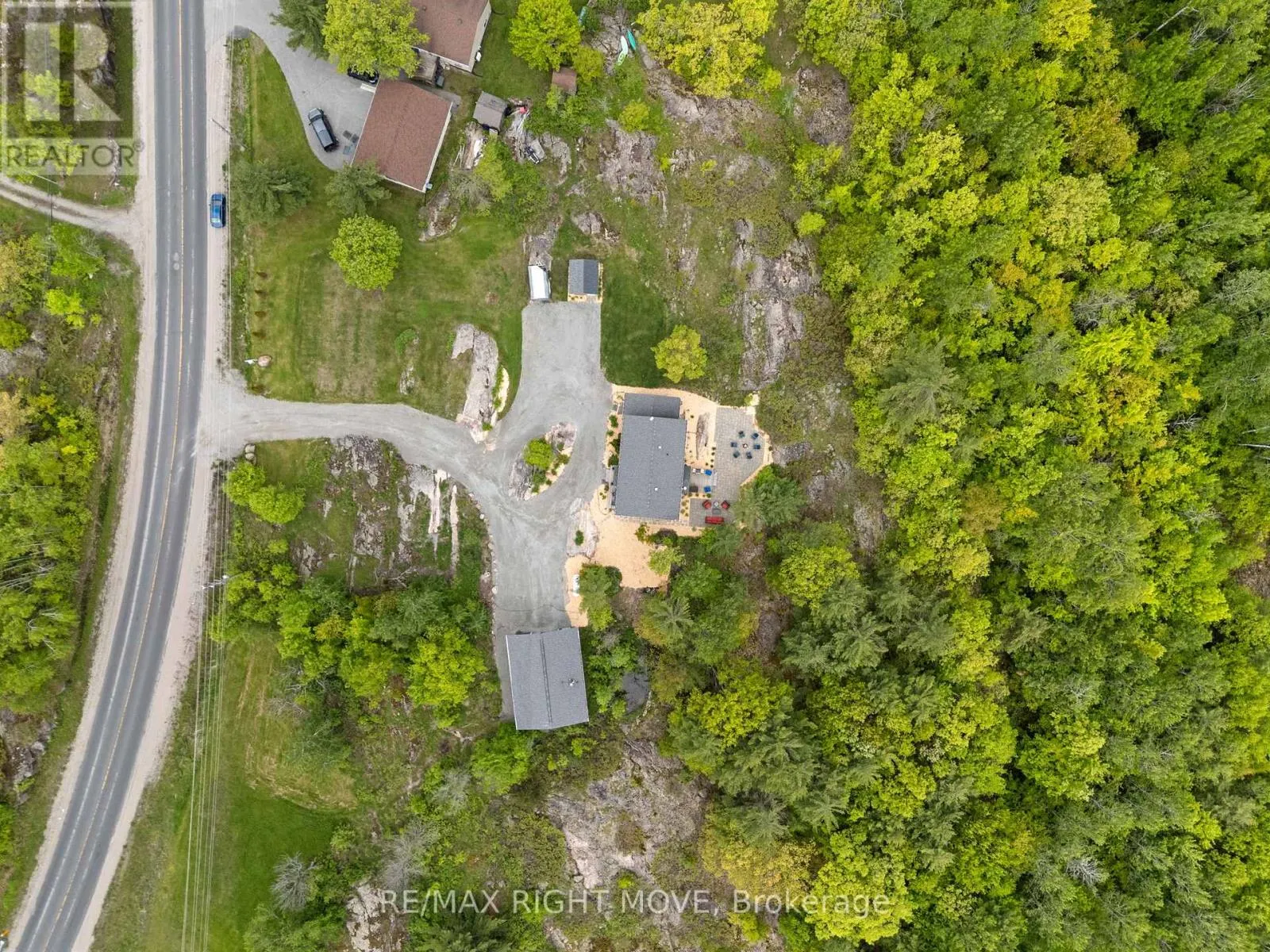 1432 HONEY HARBOUR ROAD