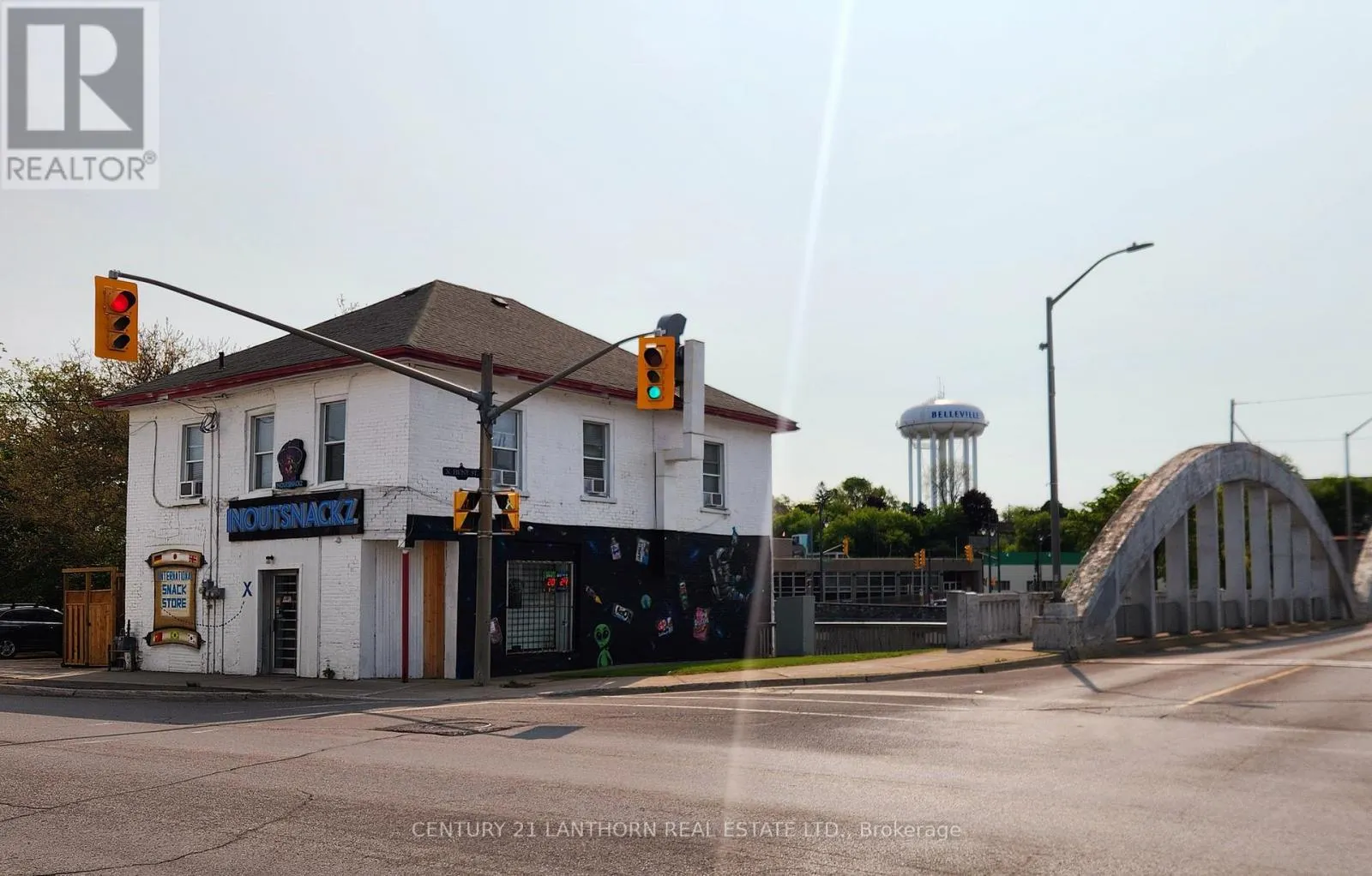 1 MOIRA STREET E