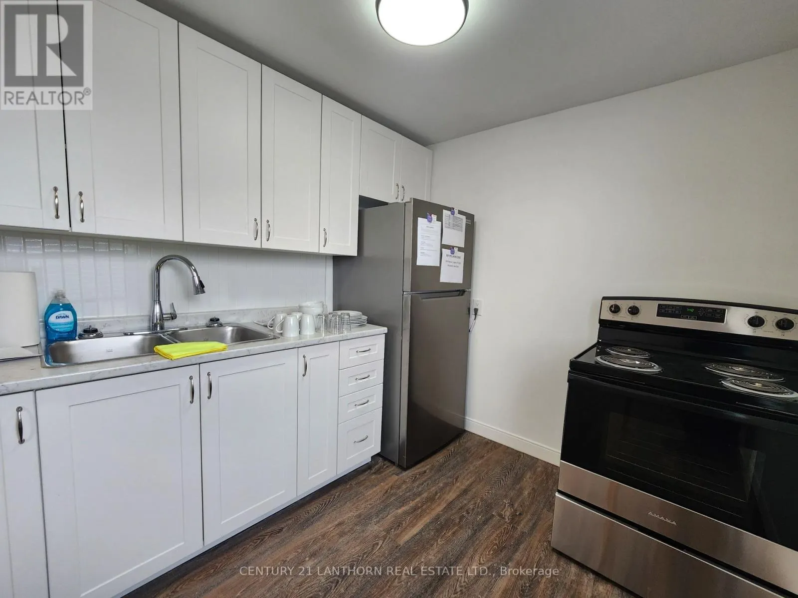 1 MOIRA STREET E