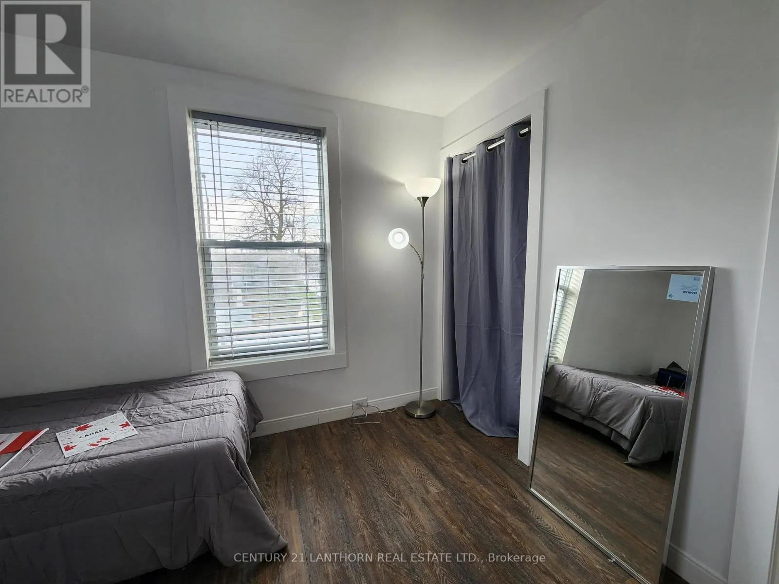 1 MOIRA STREET E