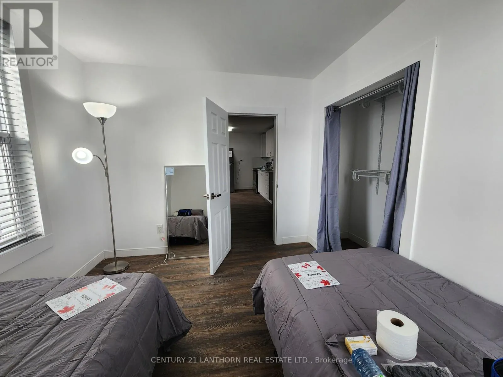 1 MOIRA STREET E