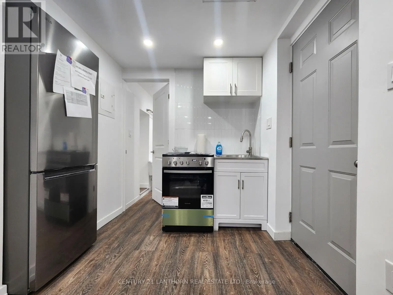 1 MOIRA STREET E