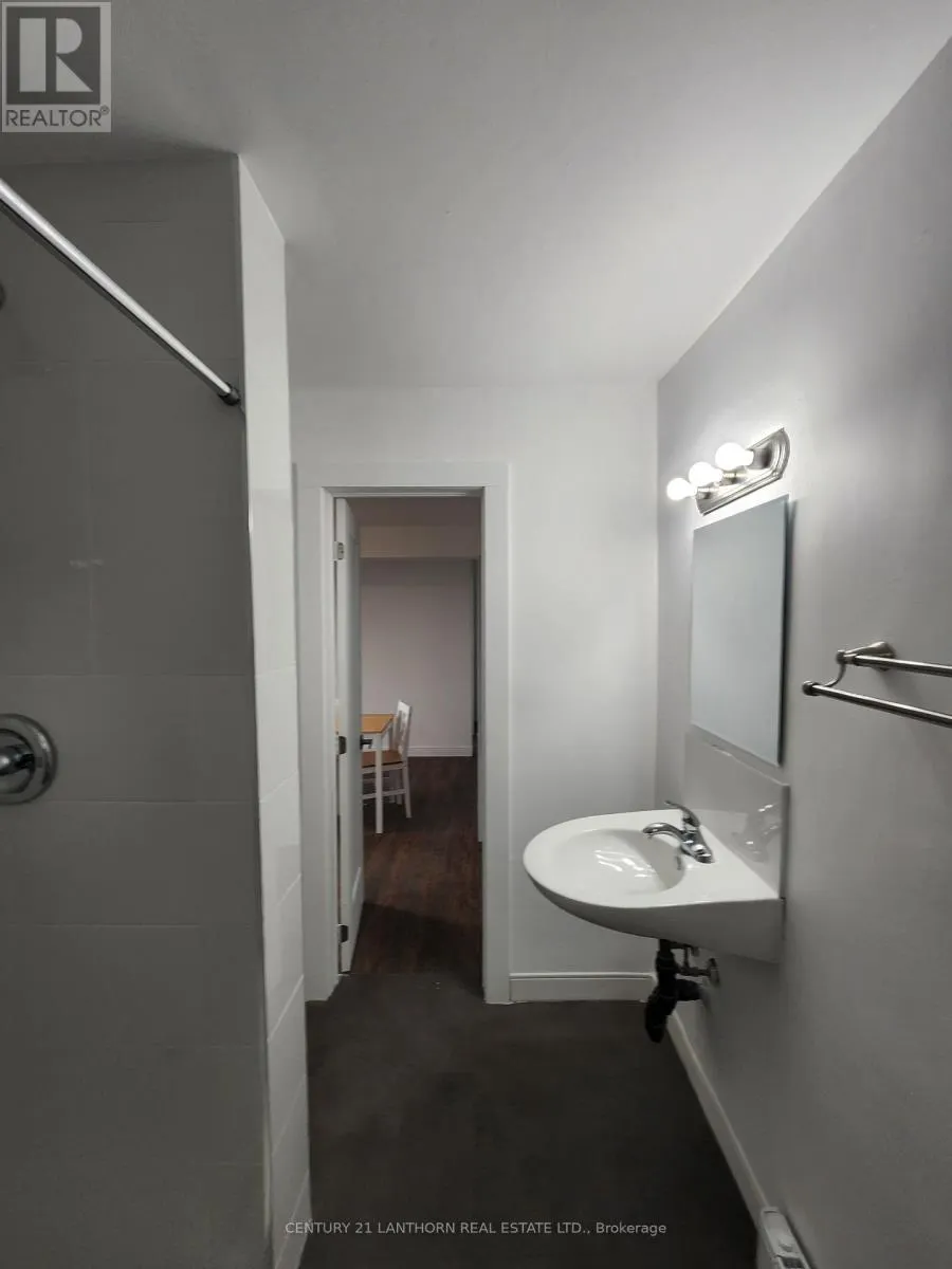 1 MOIRA STREET E