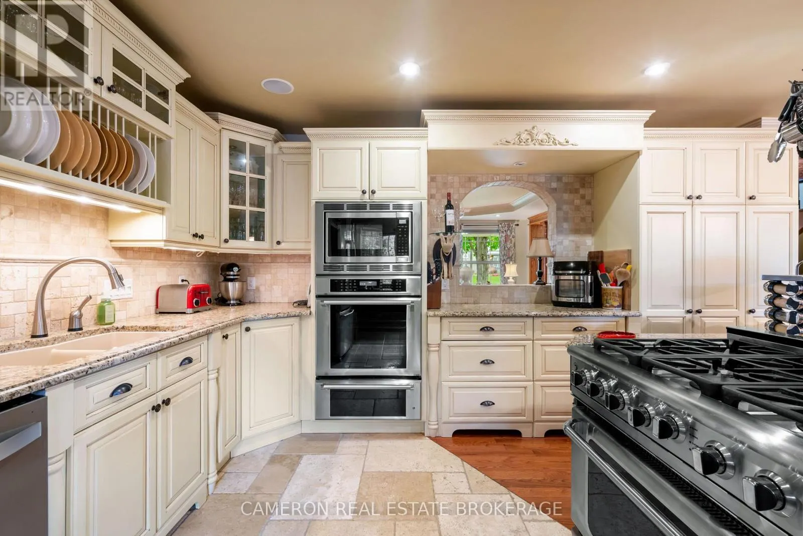 1316 PATRICIA PLACE