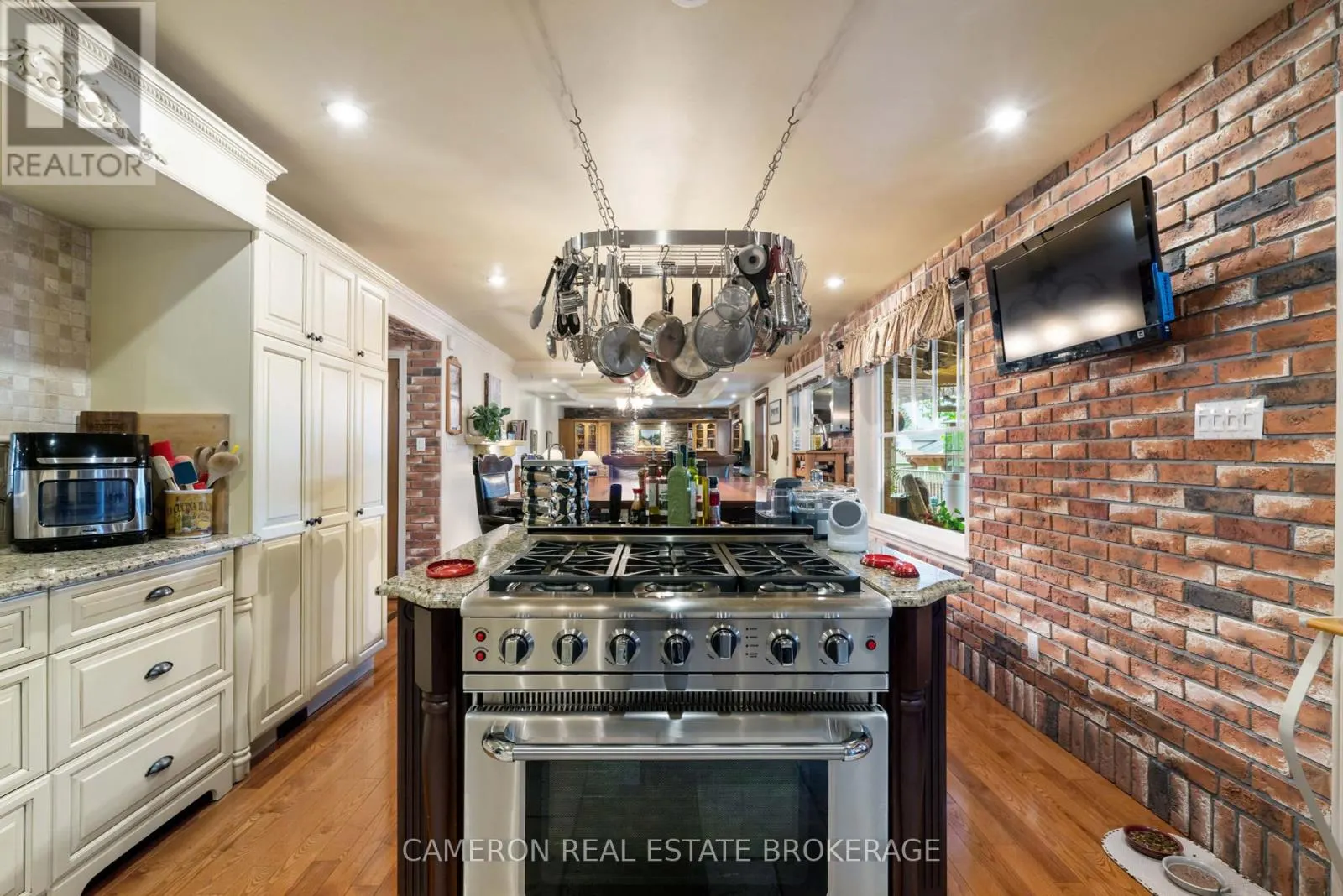 1316 PATRICIA PLACE