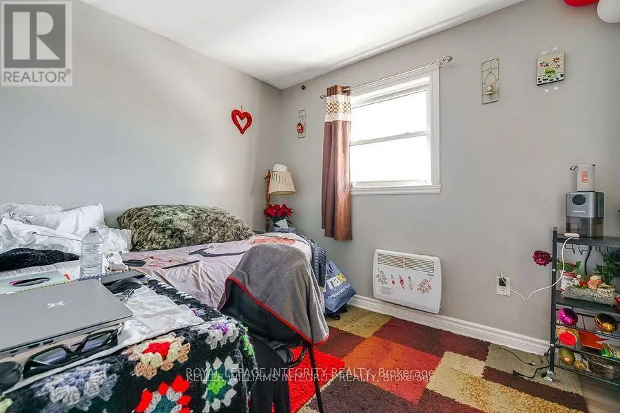 1204-1206 CASWELL CRESCENT