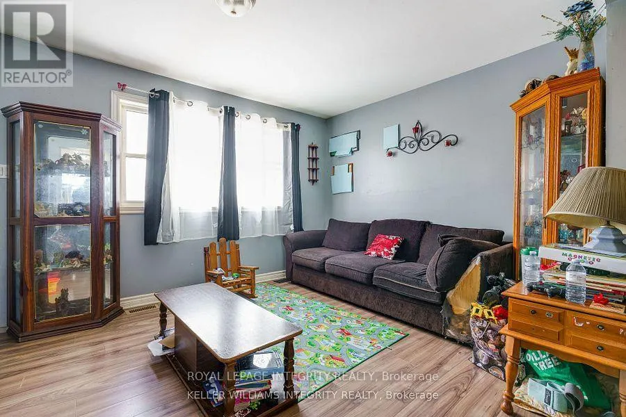 1204-1206 CASWELL CRESCENT