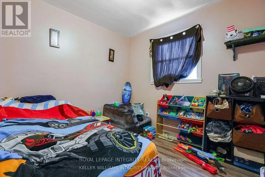 1204-1206 CASWELL CRESCENT