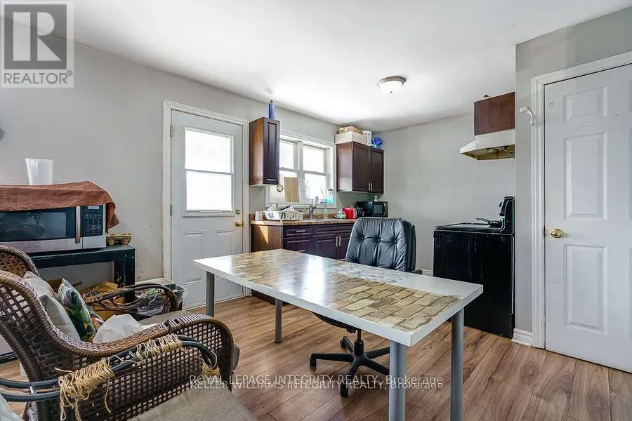 1204-1206 CASWELL CRESCENT