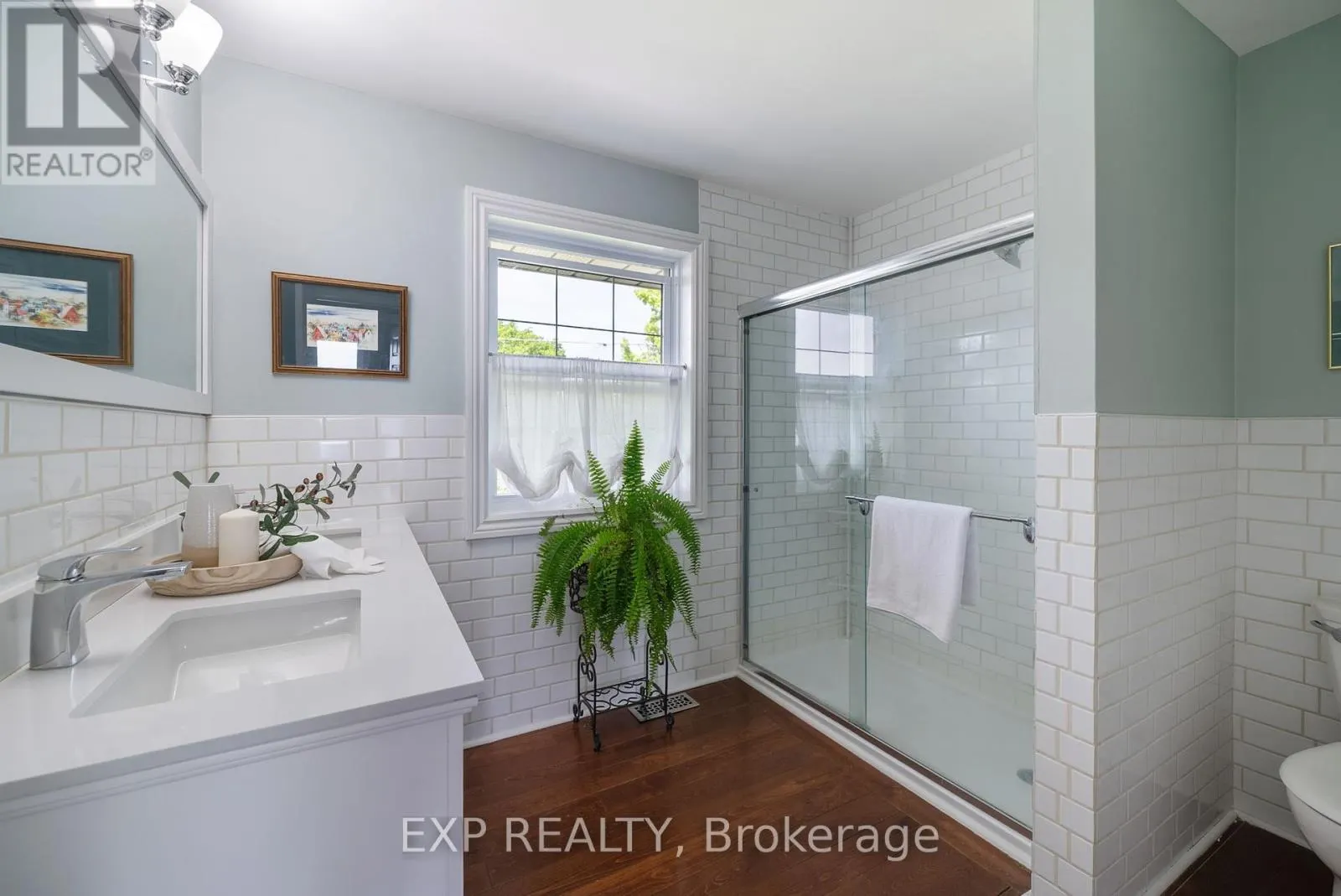 519 LAKESHORE ROAD