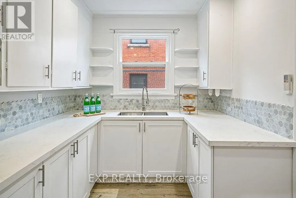 28 GALE CRESCENT