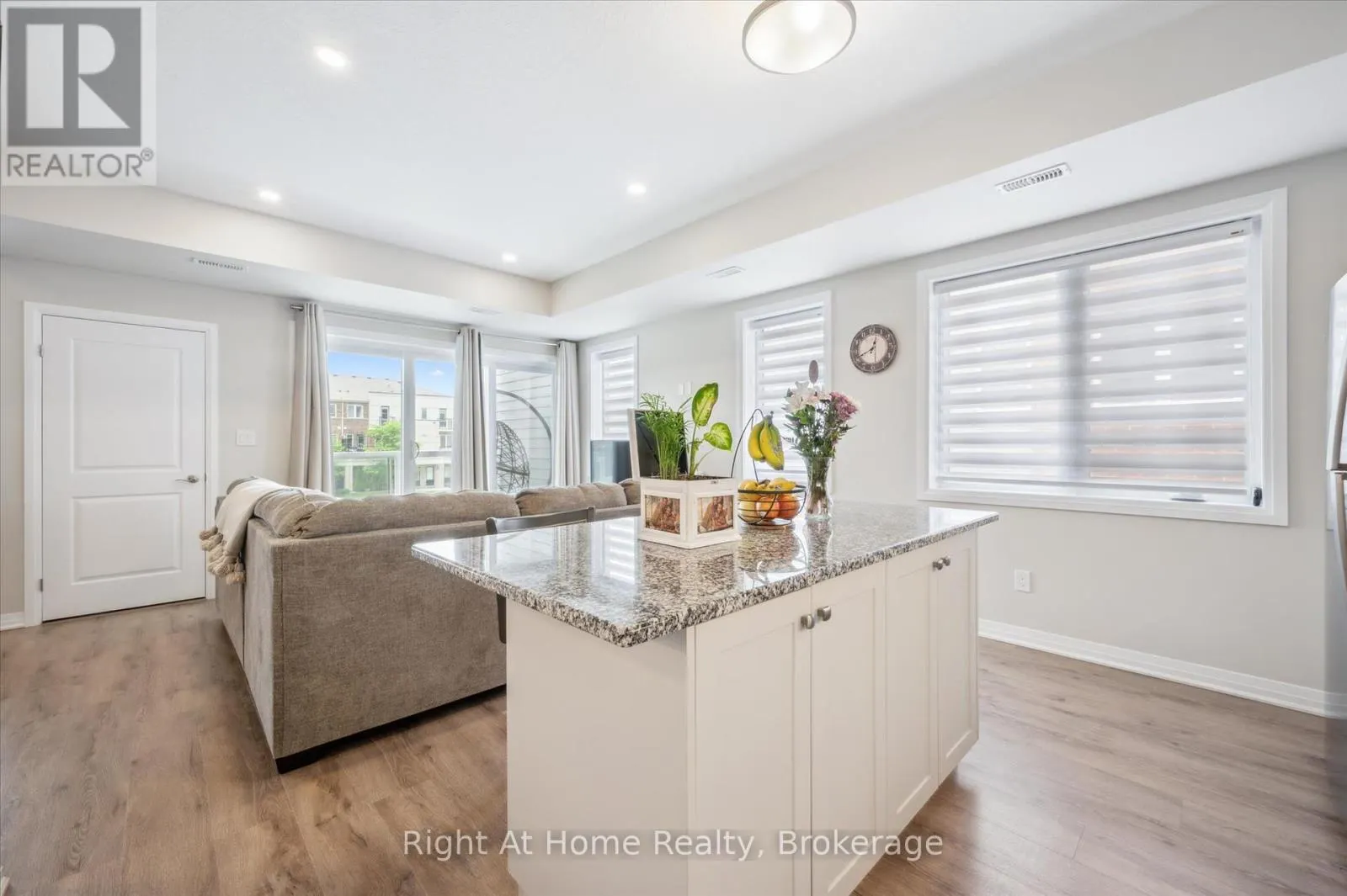 1586 FISCHER-HALLMAN ROAD