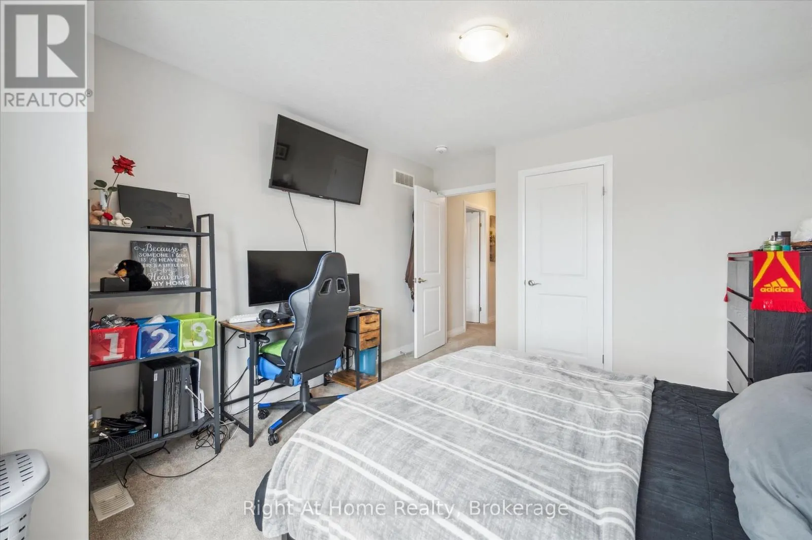 1586 FISCHER-HALLMAN ROAD