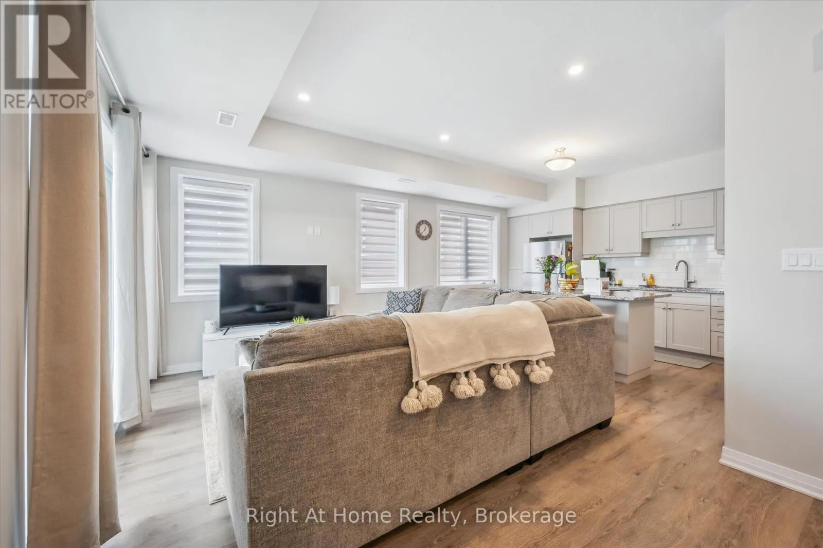 1586 FISCHER-HALLMAN ROAD