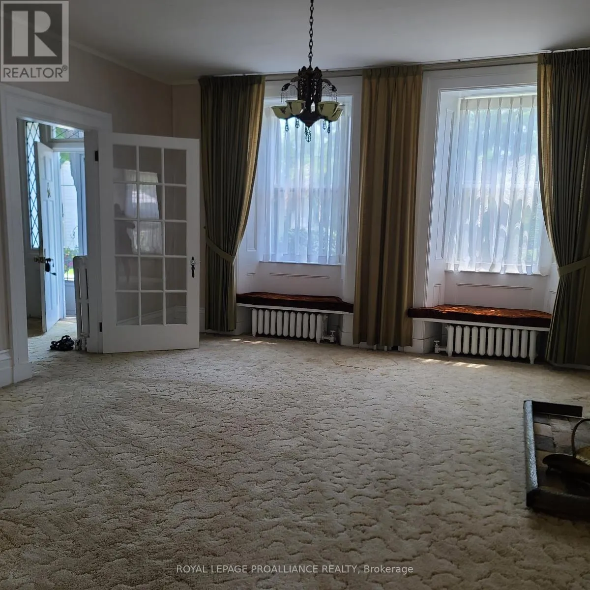 634 HENRY STREET W