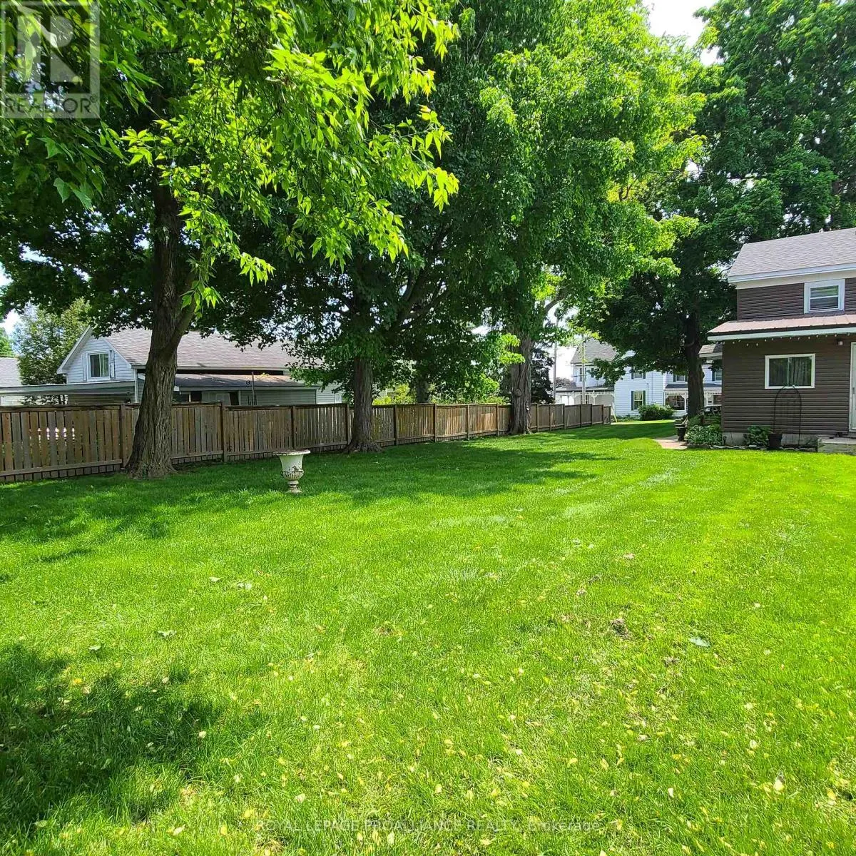 634 HENRY STREET W