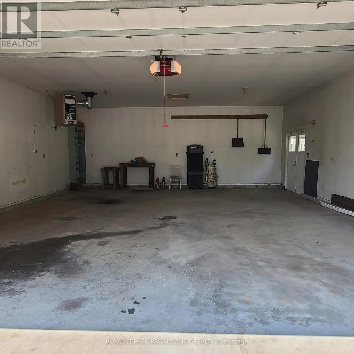 634 HENRY STREET W