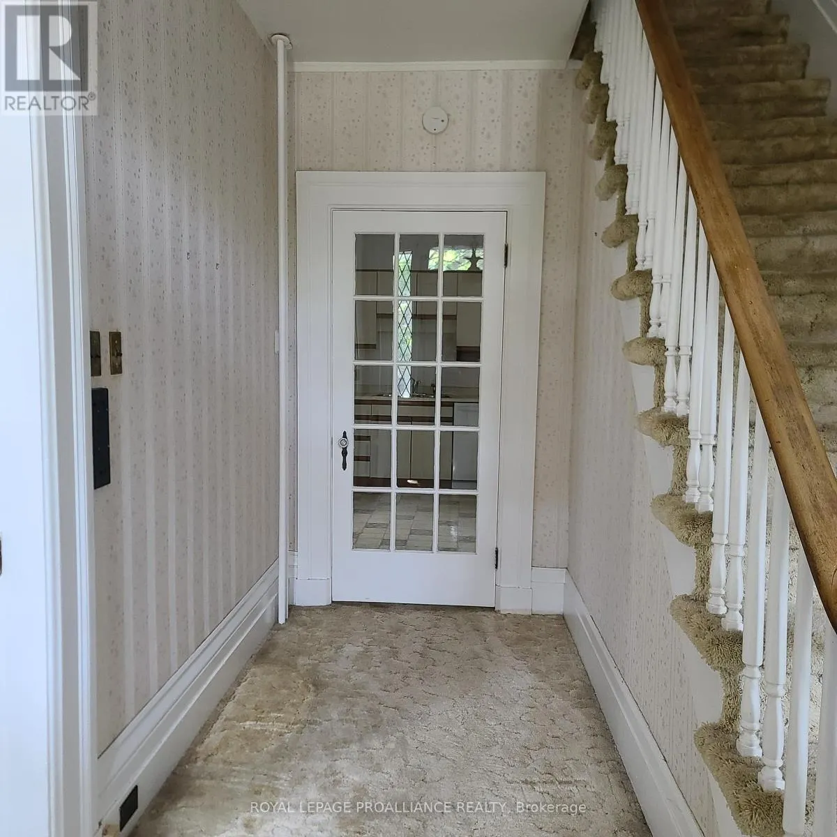 634 HENRY STREET W