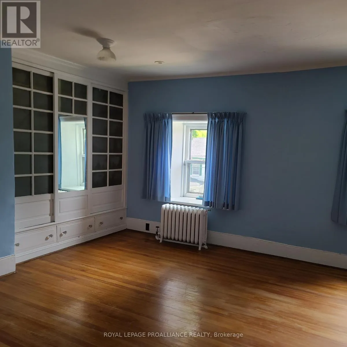 634 HENRY STREET W
