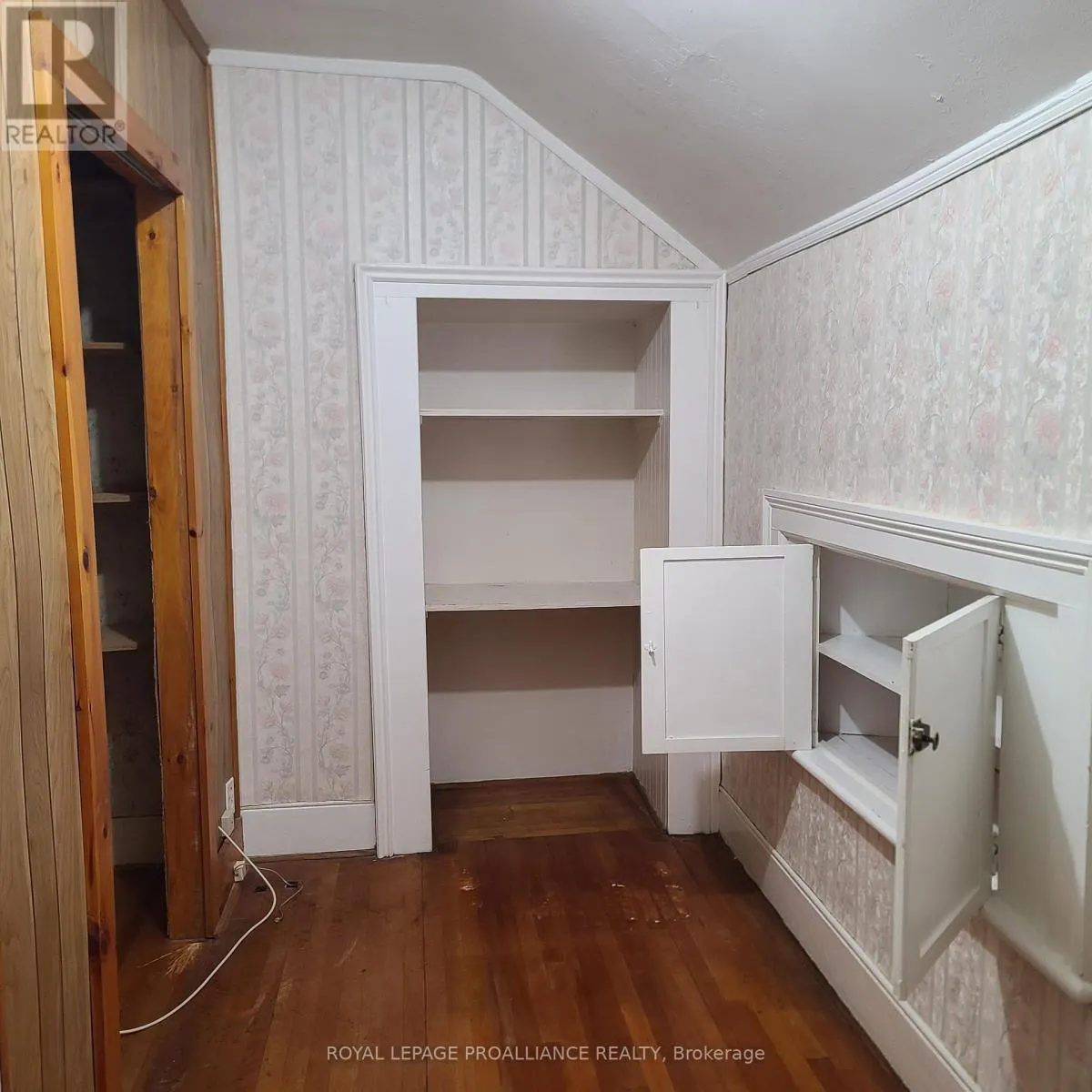 634 HENRY STREET W