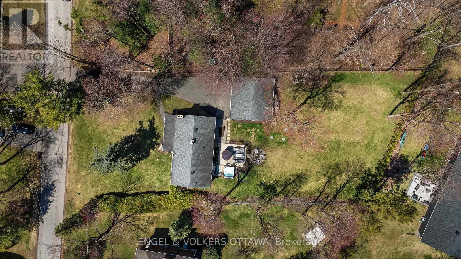 8 PINEGLEN CRESCENT