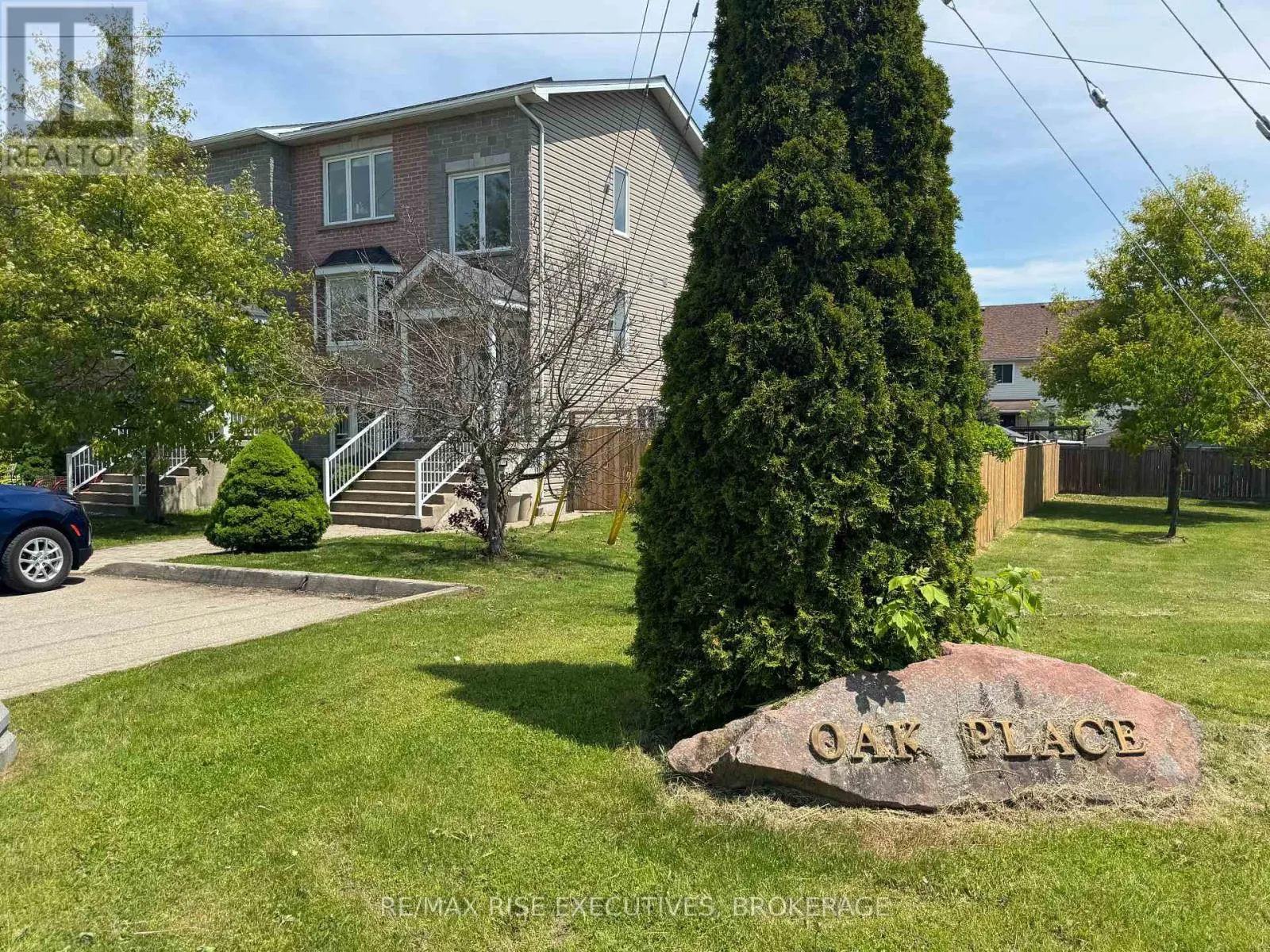 211 OAK STREET