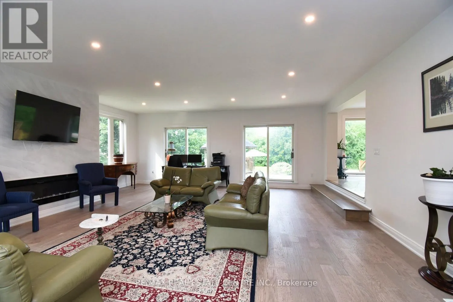 237 HIGHLAND ROAD E