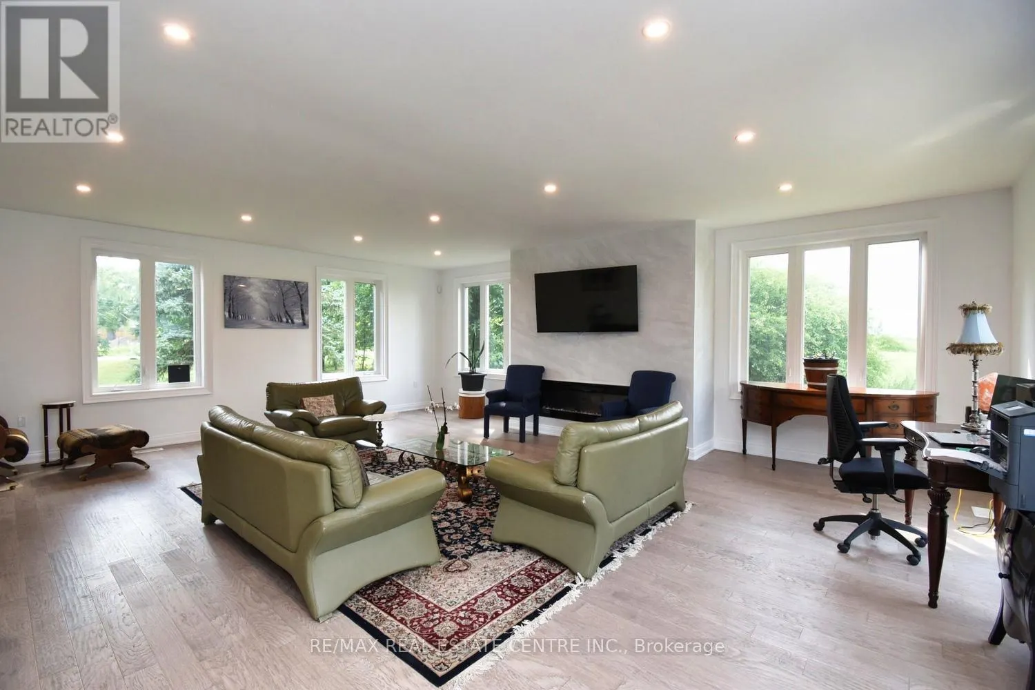 237 HIGHLAND ROAD E