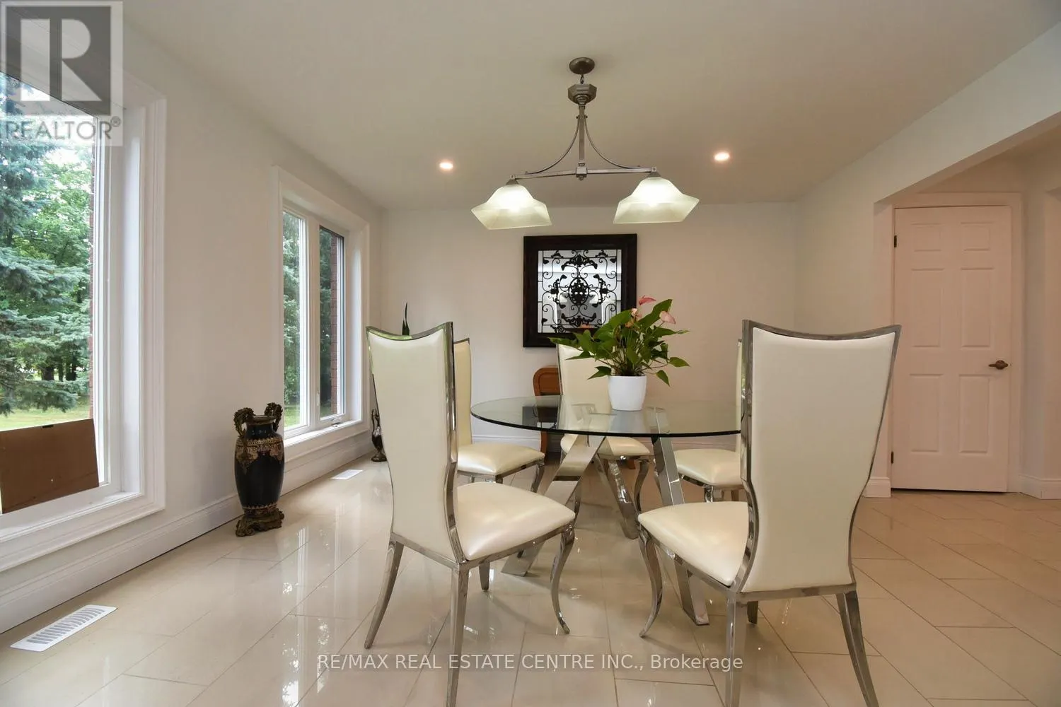 237 HIGHLAND ROAD E