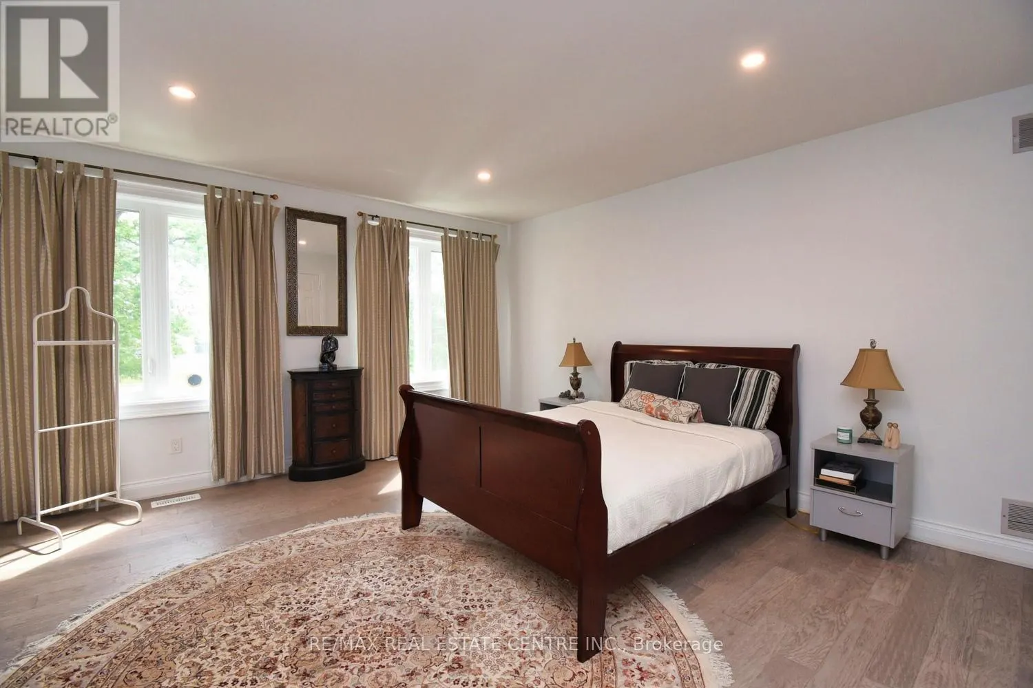 237 HIGHLAND ROAD E