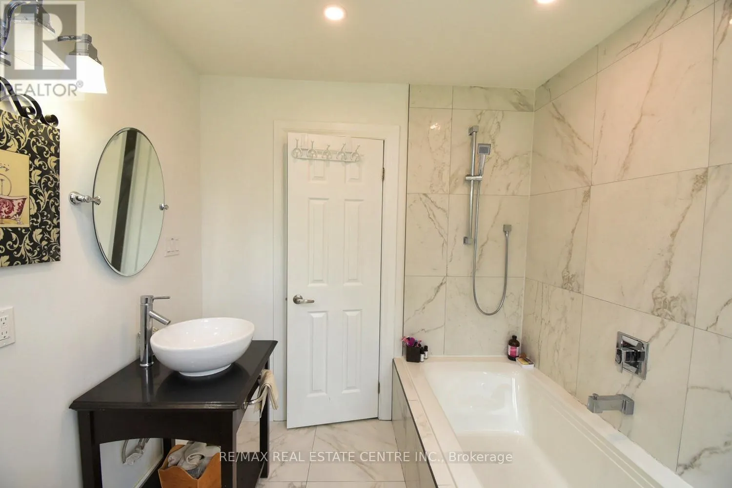 237 HIGHLAND ROAD E
