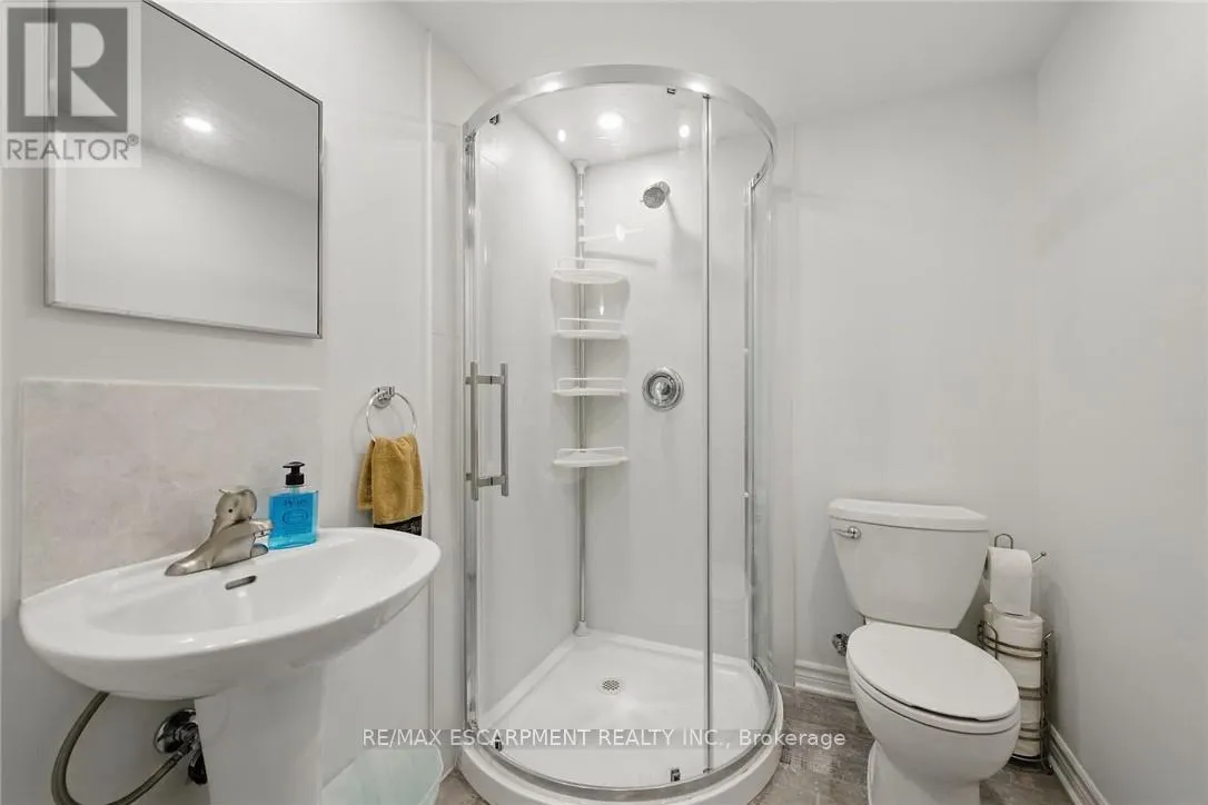 31 - 810 GOLF LINKS ROAD