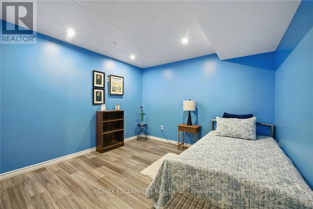 31 - 810 GOLF LINKS ROAD