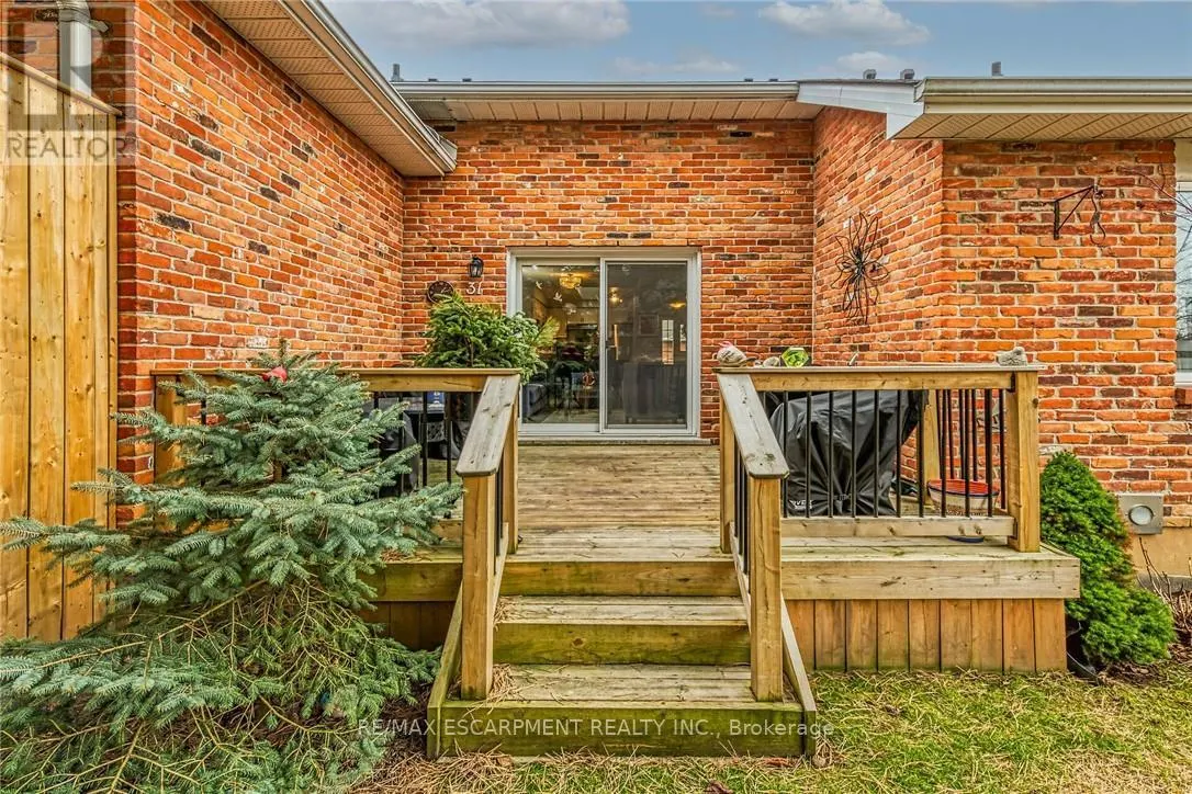 31 - 810 GOLF LINKS ROAD