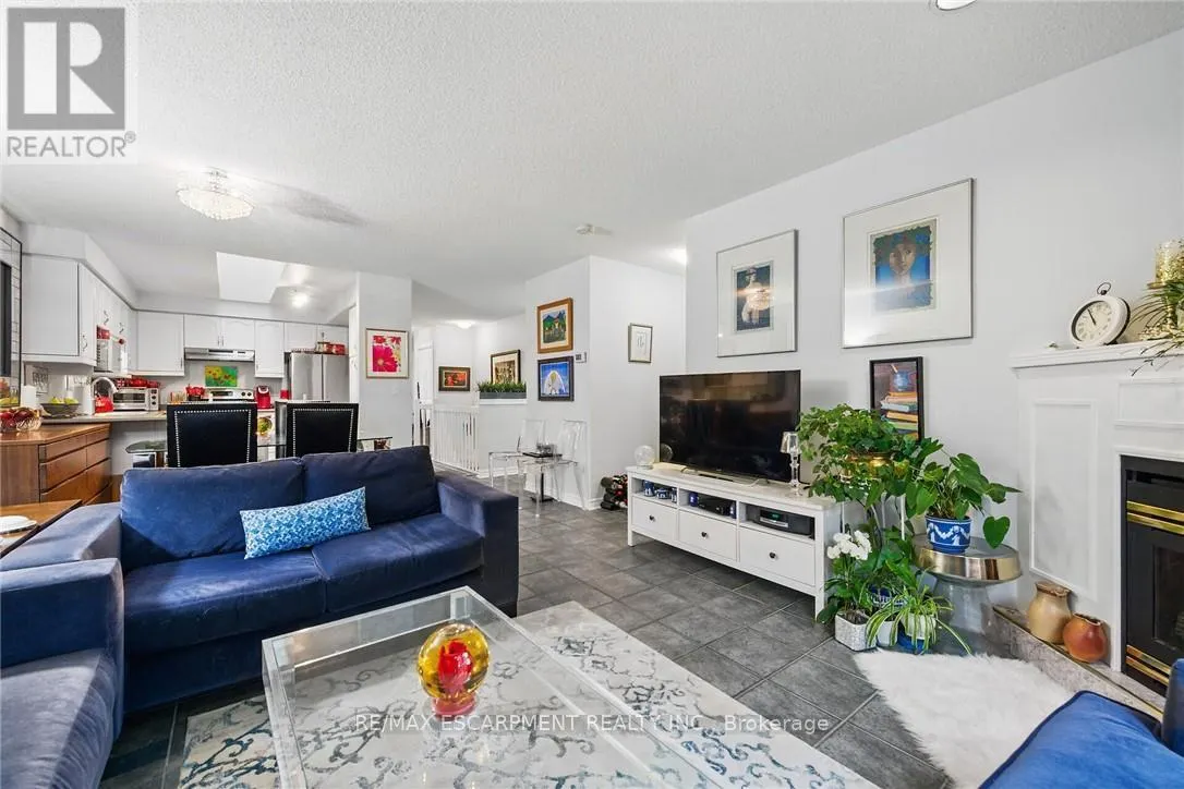 31 - 810 GOLF LINKS ROAD