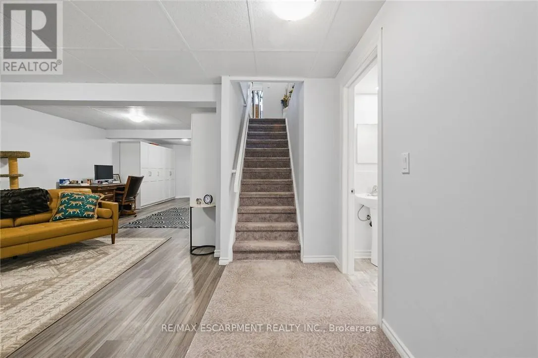 31 - 810 GOLF LINKS ROAD