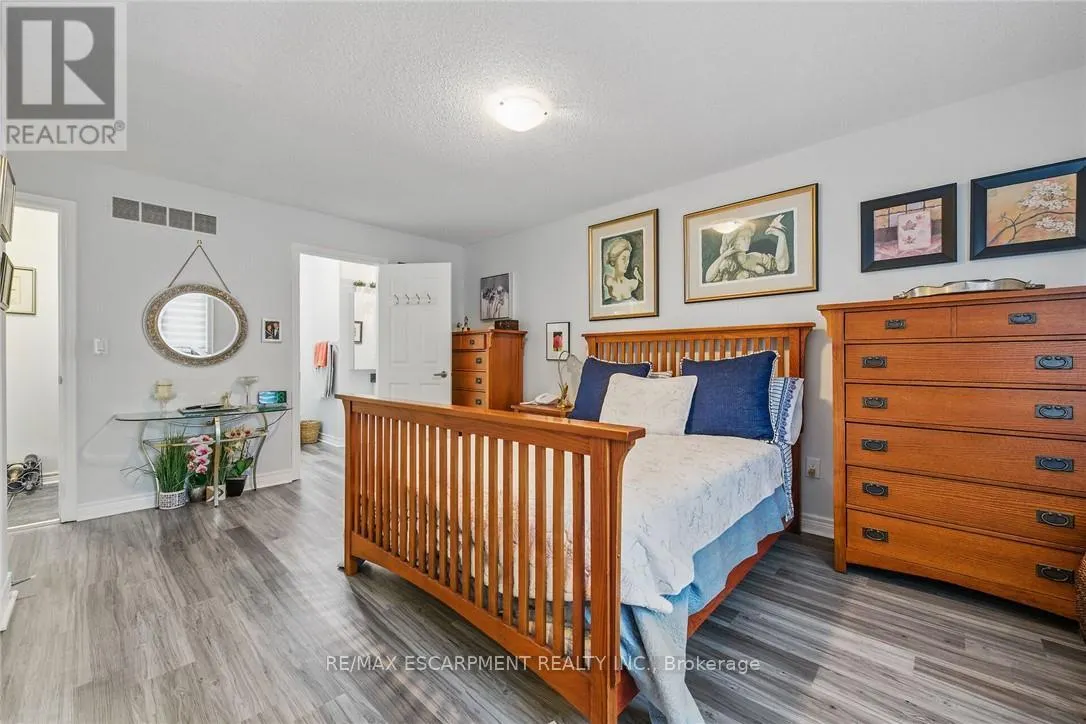 31 - 810 GOLF LINKS ROAD