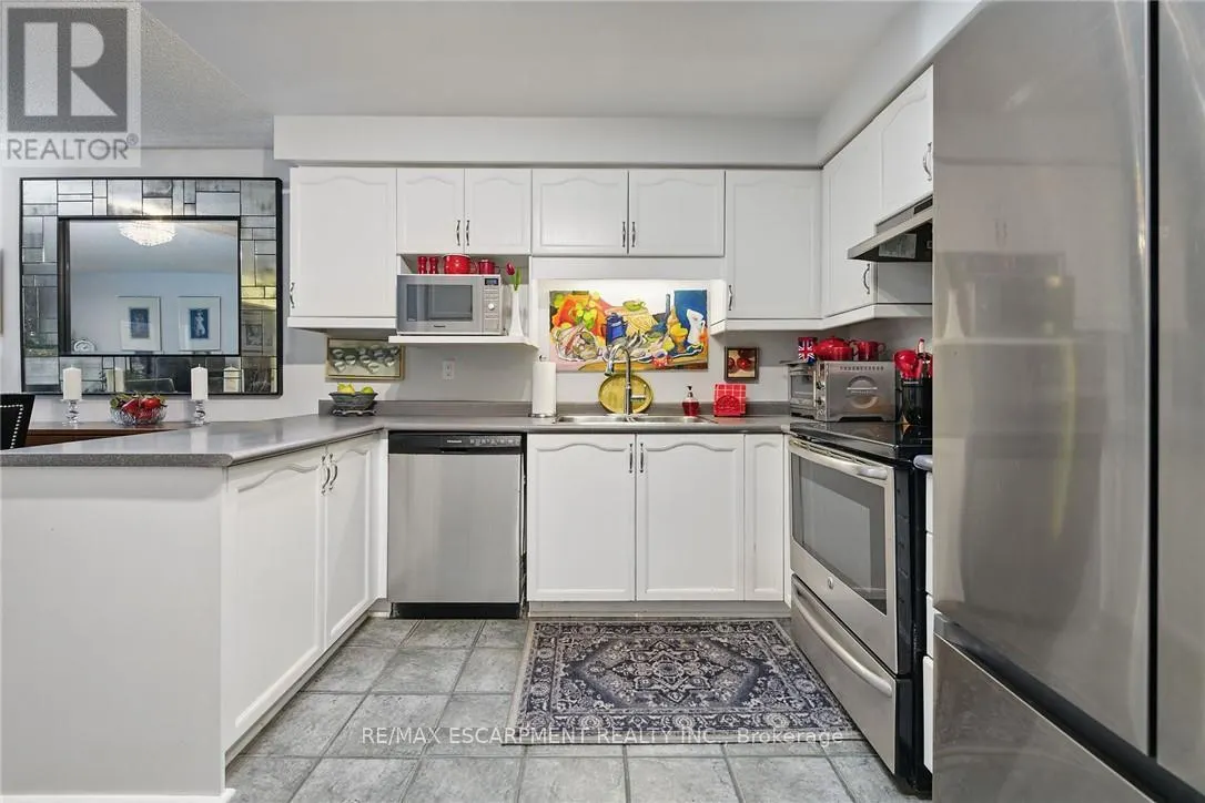 31 - 810 GOLF LINKS ROAD