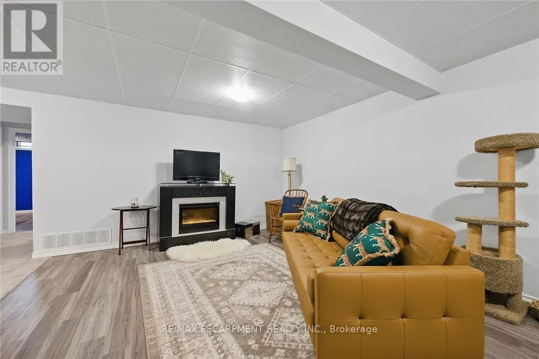 31 - 810 GOLF LINKS ROAD