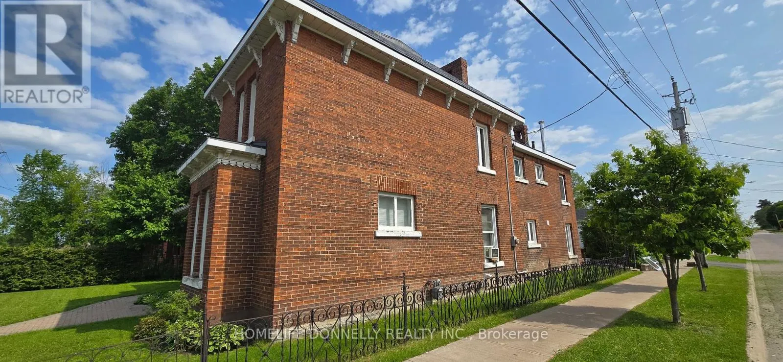 500 PEMBROKE STREET W