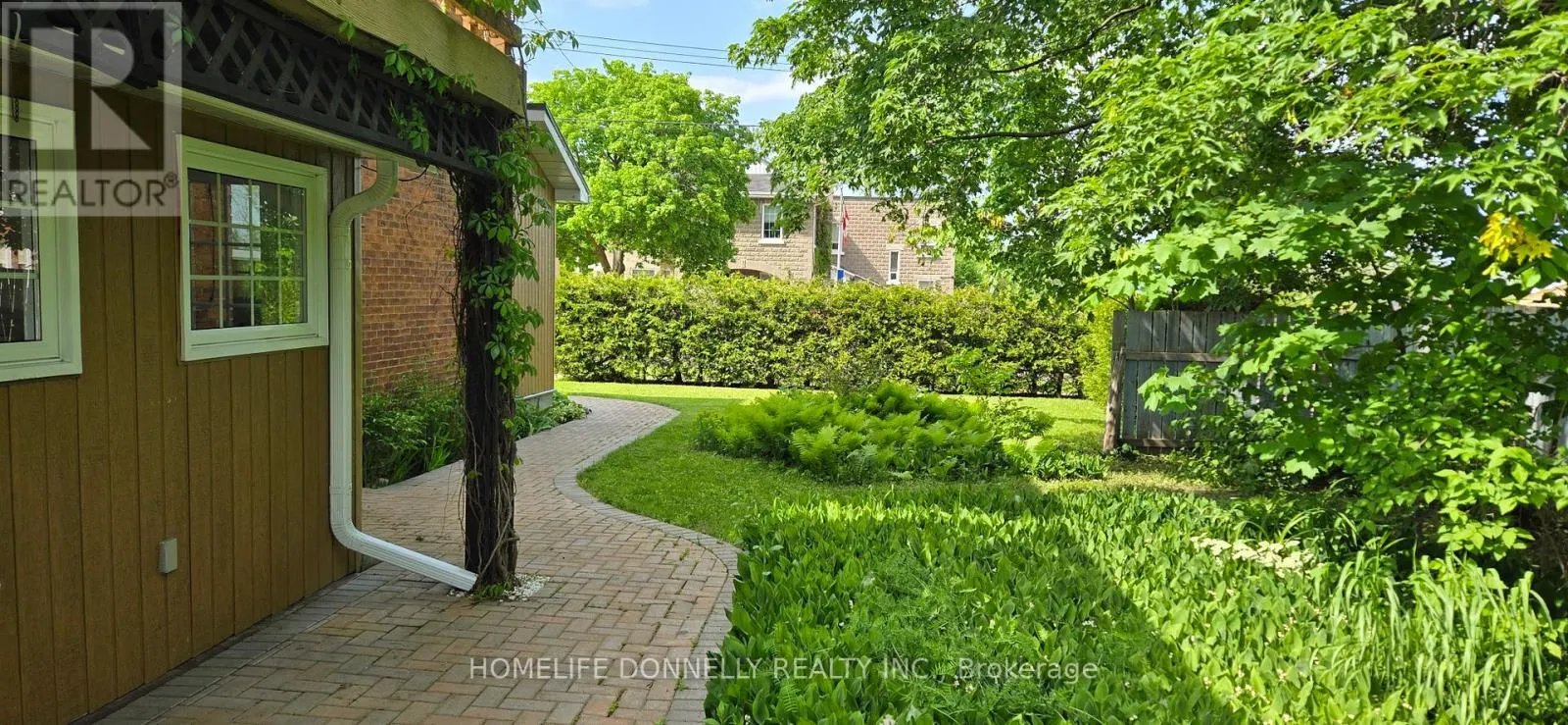 500 PEMBROKE STREET W