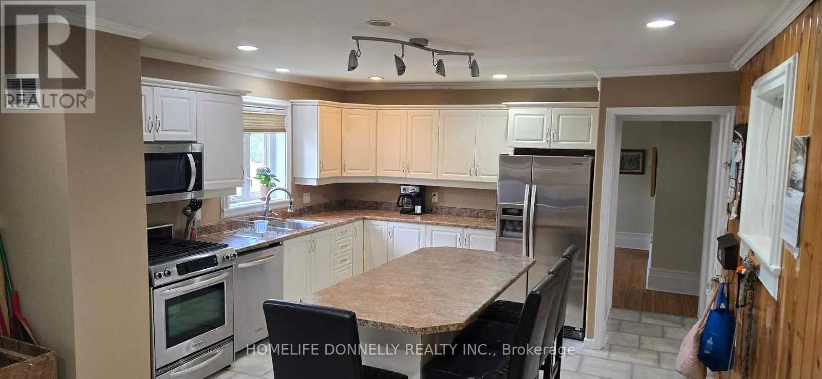 500 PEMBROKE STREET W