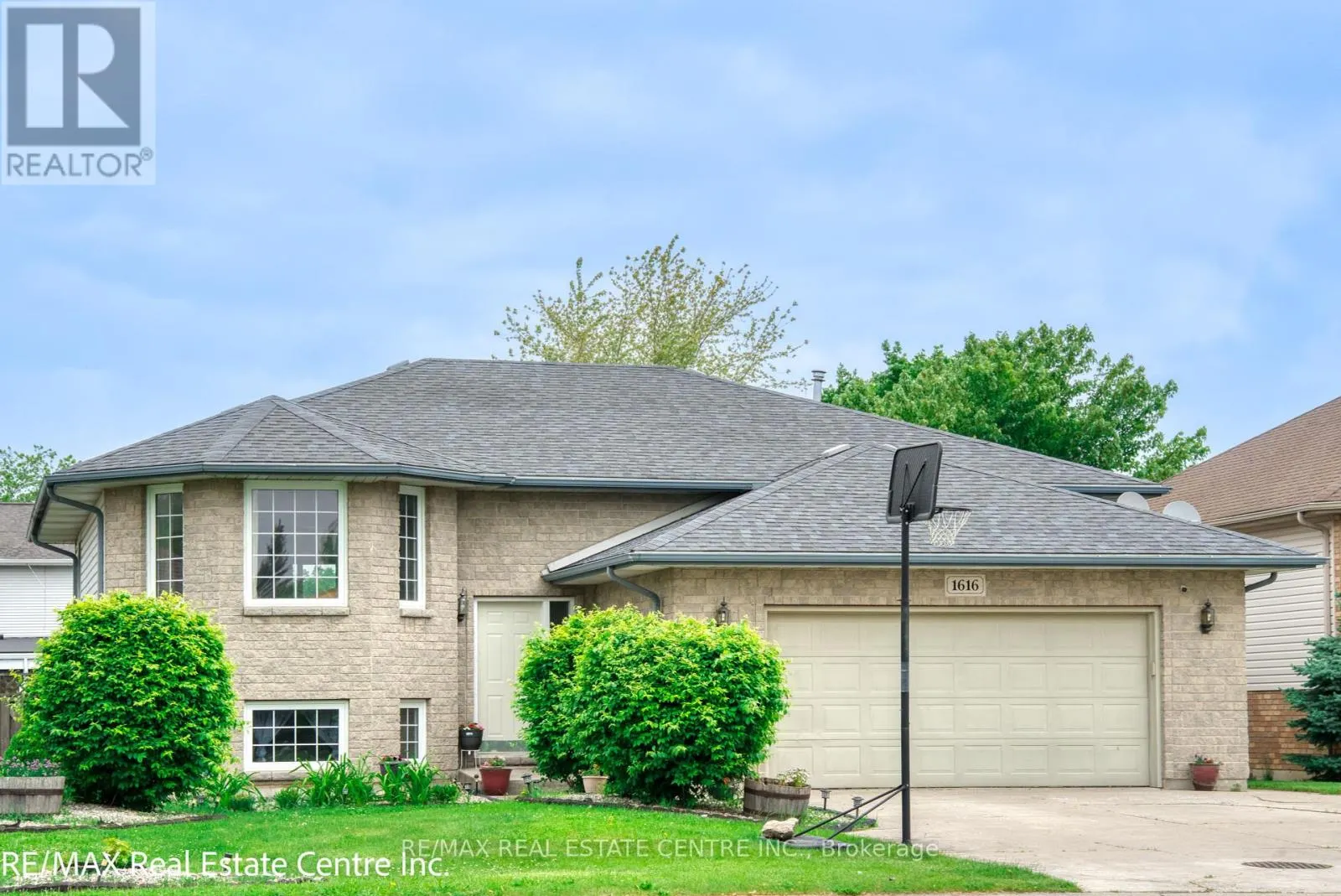 1616 BIRCHWOOD CRESCENT